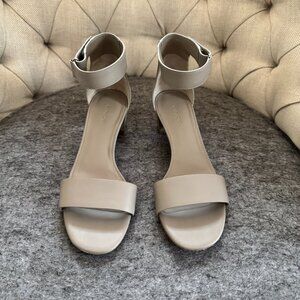 Vince Rita Leather City Sandals in Woodsmoke